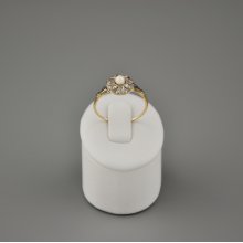 Prsten z bílého zlata s brilianty a perlou